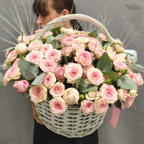 Корзина нежных кустовых роз арт. 45005