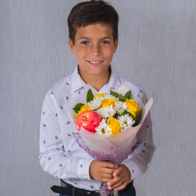 Школьный букет с розами и яблоком N 38163