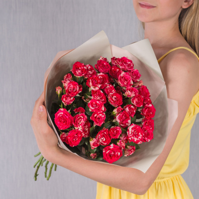 Букет розовых кустовых роз 38363-Р