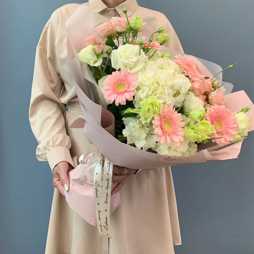 Букет с гортензией и мини герберами арт. 66828