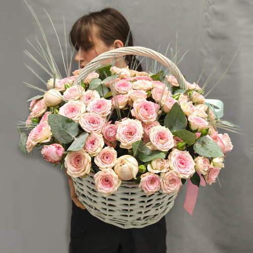 Корзина нежных кустовых роз арт. 45005