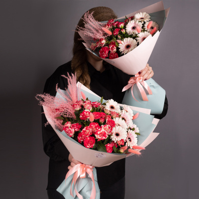 Букет из кустовой розы и мини гербер "Офелия стандарт. Размер L". 35973