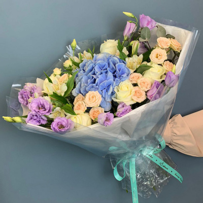 Большой букет с гортензией, эустомой и кустовыми розами 66669