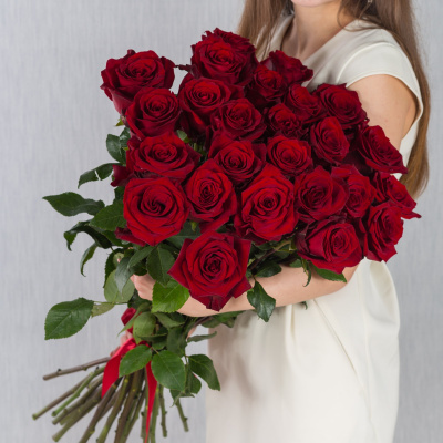 Букет из 25 Красных роз 60 см 7305