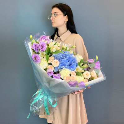 Большой букет с гортензией, эустомой и кустовыми розами 66669