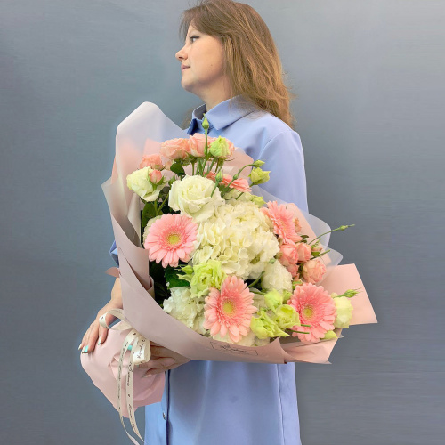 Букет с гортензией и мини герберами арт. 66828