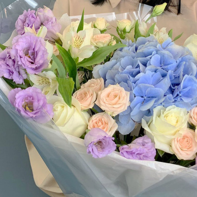 Большой букет с гортензией, эустомой и кустовыми розами 66669