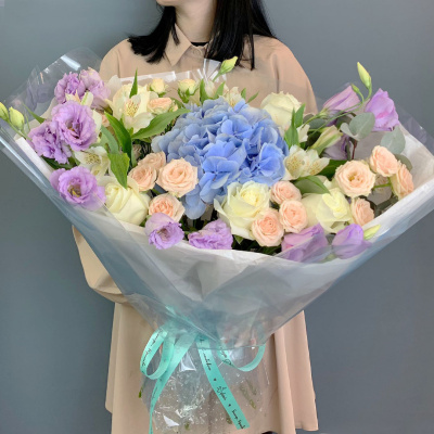 Большой букет с гортензией, эустомой и кустовыми розами 66669