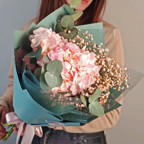 Букет с гортензией и цветной гипсофилой арт. 51367-Дв