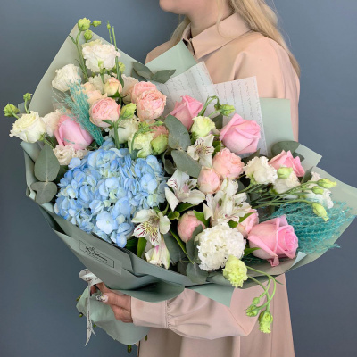 х Букет с гортензией, розами и альстромерией N 66830