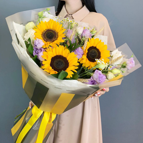 Букет с подсолнухами и эустомой арт. 66668